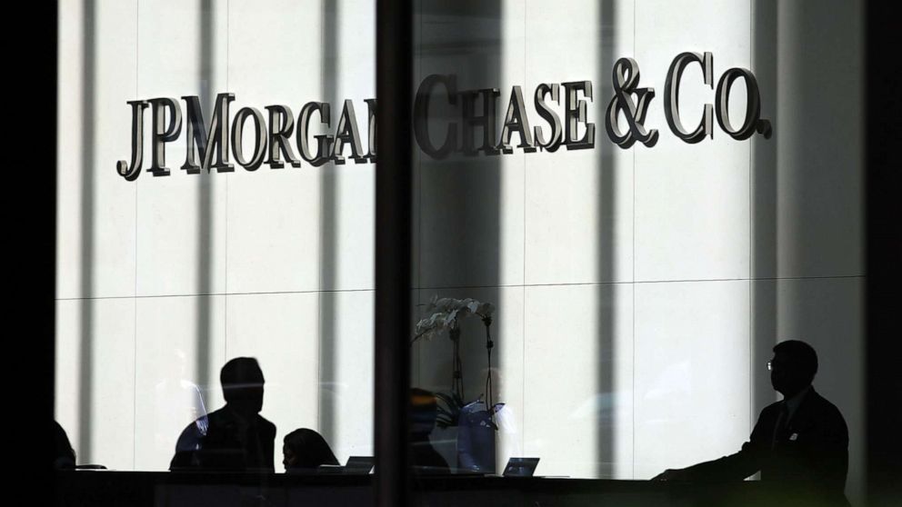 PHOTO: People pass a sign for JPMorgan Chase & Co. at it's headquarters in Manhattan, Oct. 2, 2012 in New York City.