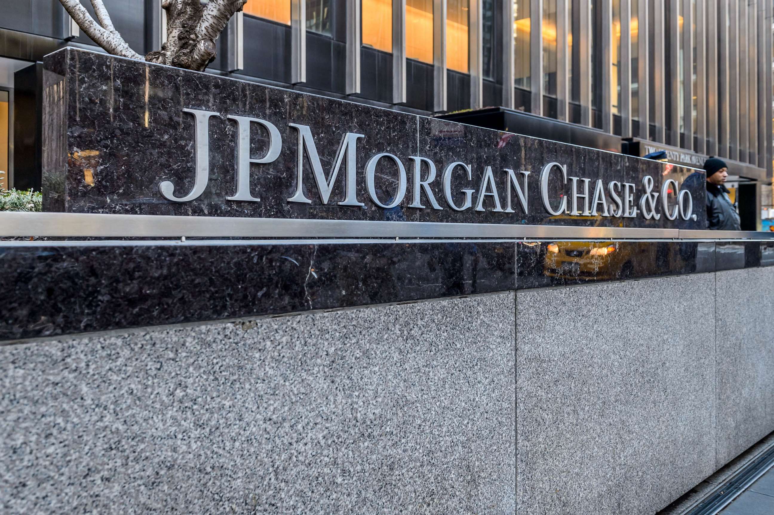 PHOTO: JPMORGAN CHASE HEADQUARTERS, NEW YORK, UNITED STATES - 2018/02/27: JPMorgan Chases headquarters in Manhattan. (Photo by Erik McGregor/LightRocket via Getty Images)