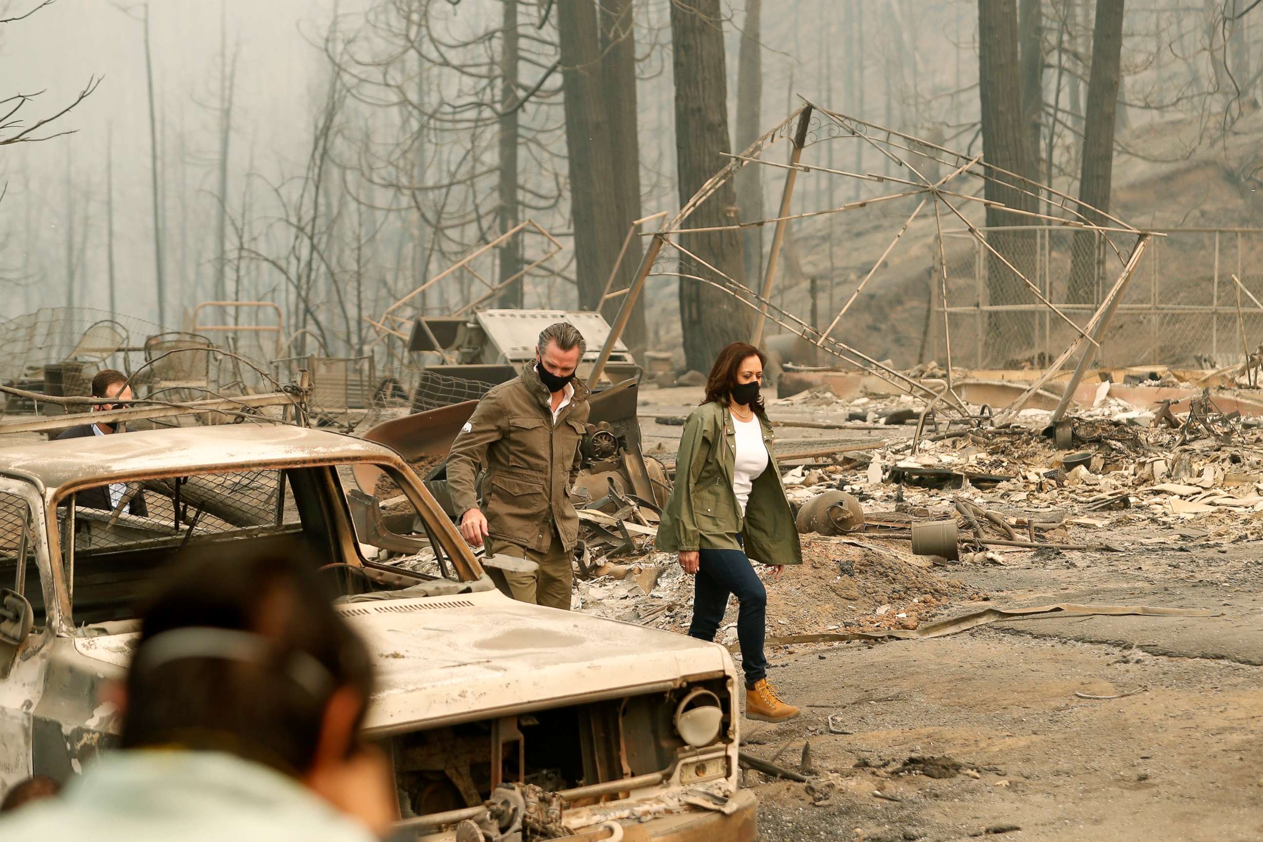 PHOTO: California Gov. Gavin Newsom and Democratic vice presidential candidate Sen. Kamala Harris, asses the damage during the Creek Fire at Pine Ridge Elementary,  in Auberry, Calif., Sept. 15, 2020.
