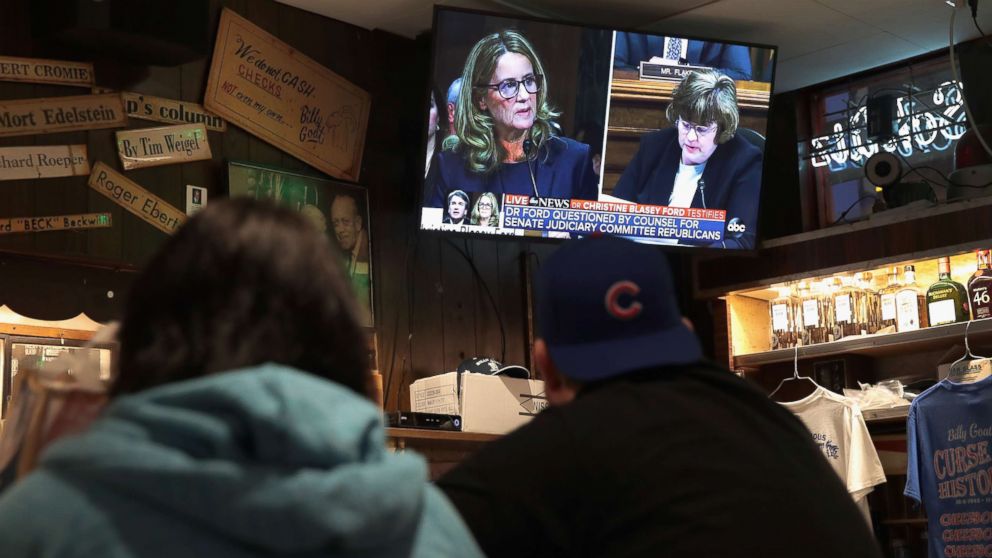 PHOTO: Patrons watch the television at the Billy Goat Tavern during the Senate Judiciary Committee on Capitol Hill, Sept. 27, 2018 in Chicago.