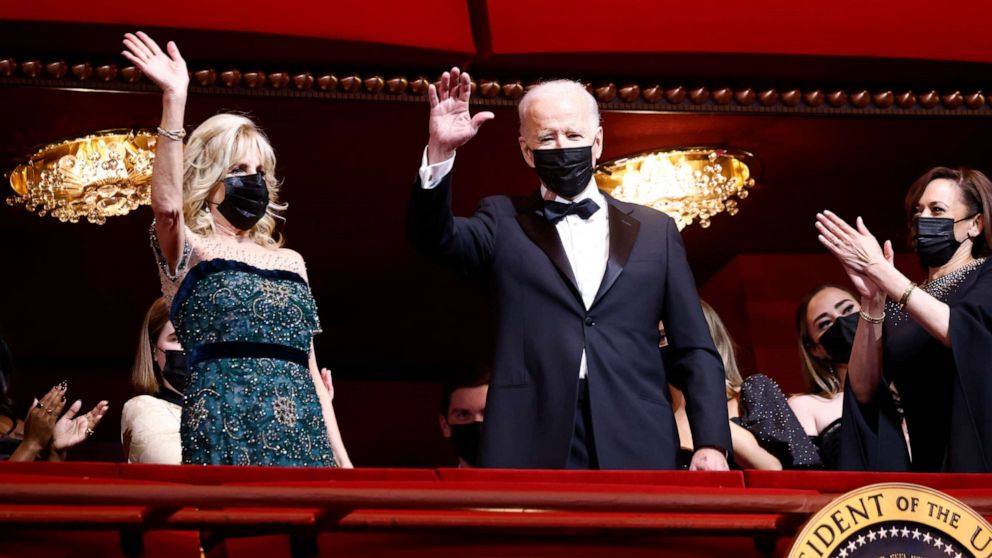 FOTO: El presidente Joe Biden y la primera dama Jill Biden asisten a la 44.ª Gala de Honor del Centro Kennedy, el 12 de diciembre de 2019.  5, 2021, en Washington.