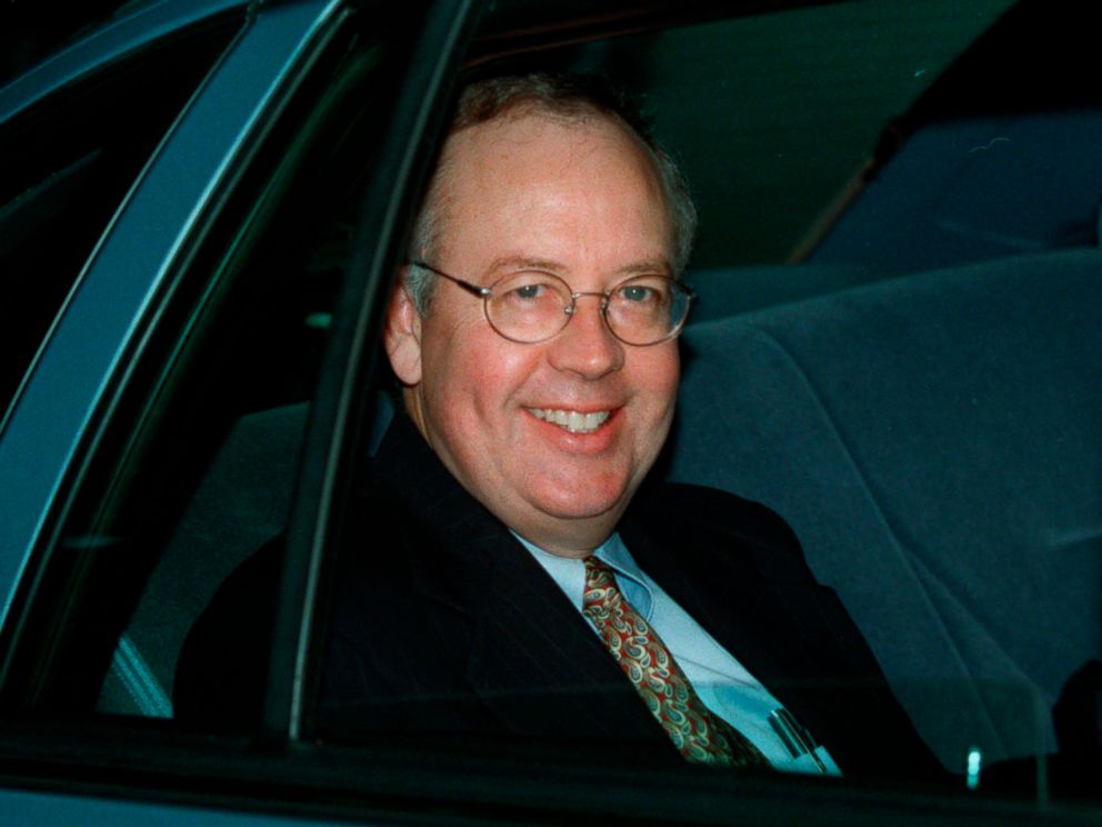 PHOTO: Independent Counsel Kenneth Starr leaves his home, Sept. 21, 1998, in McLean, Va.