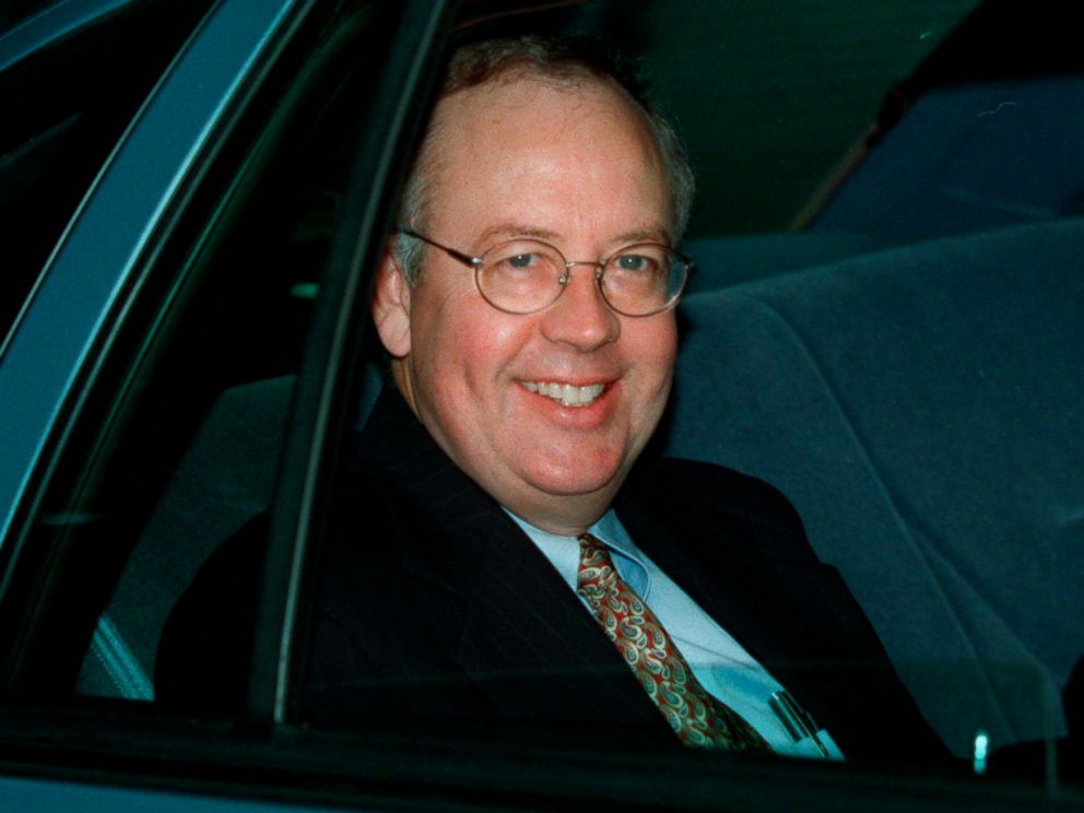 PHOTO: Independent Counsel Kenneth Starr leaves his home, Sept. 21, 1998, in McLean, Va.