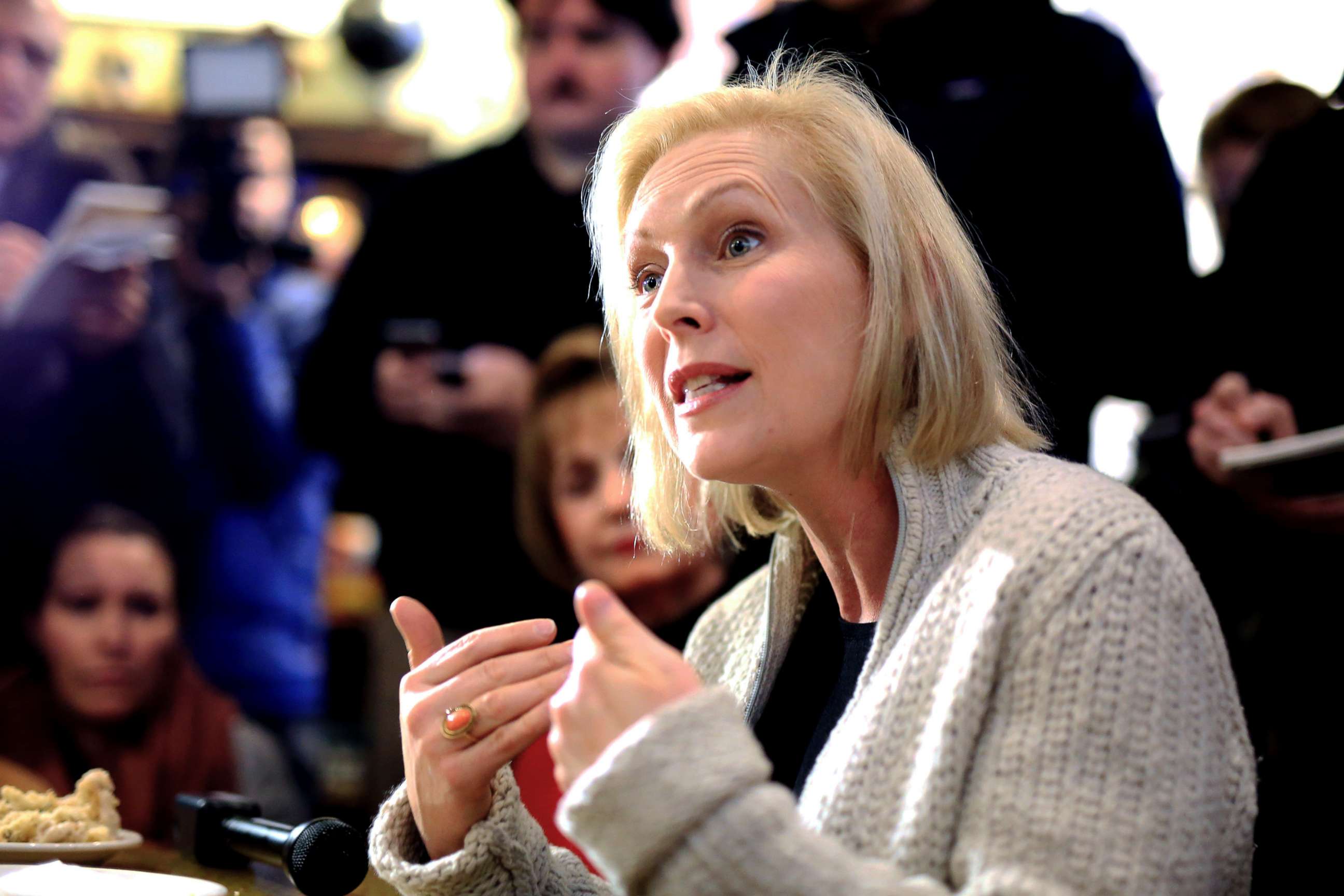 PHOTO: Sen. Kirsten Gillibrand meets with residents in Sioux City, Iowa, Jan. 18, 2019.