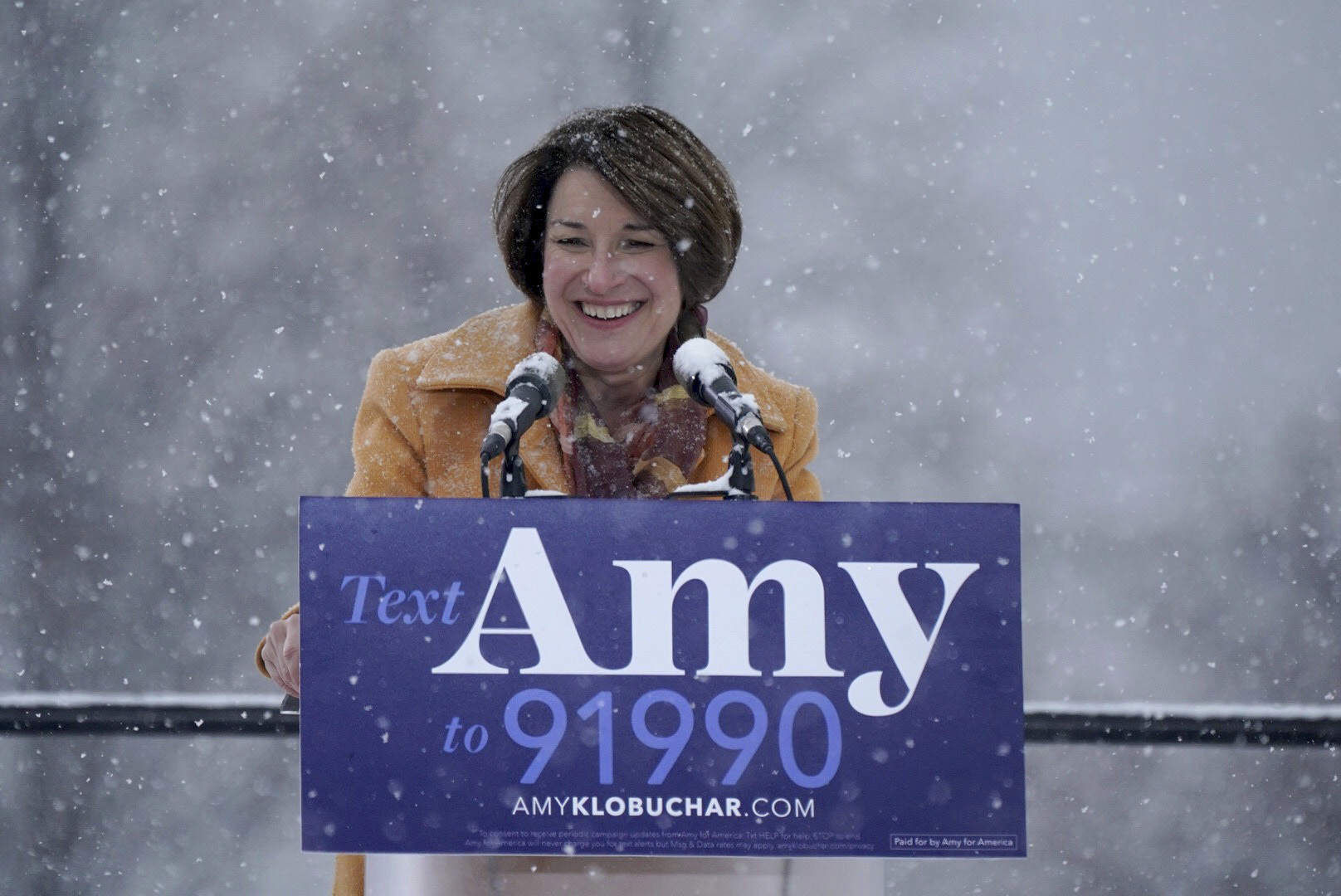 PHOTO: Sen. Amy Klobuchar greets the crowd before announcing her bid for president at Boom Island Park in Minneapolis, Feb. 10, 2019.