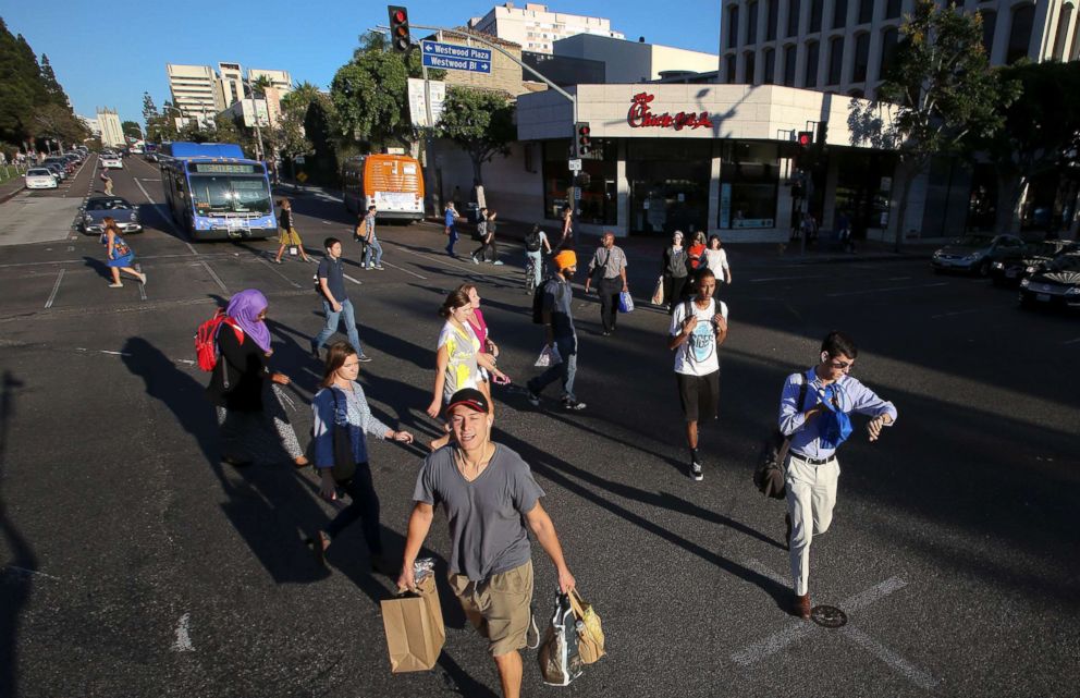 PHOTO: Pedestrians cross a street in Los Angeles, Calif., Sept. 22, 2014.