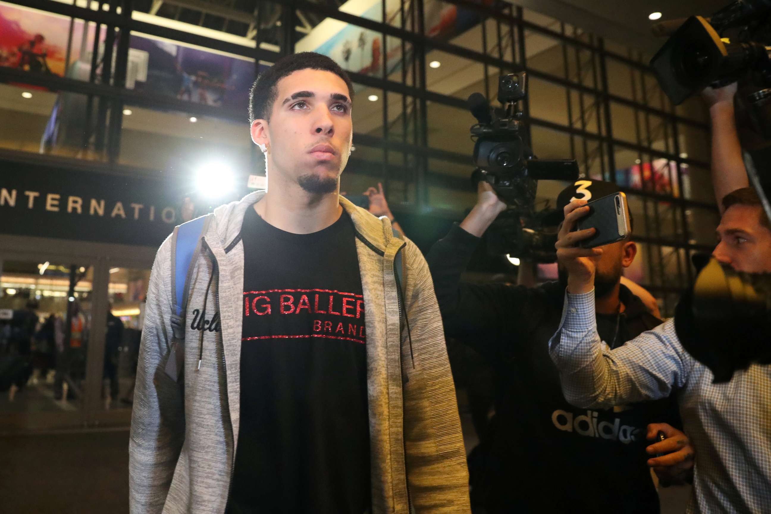 PHOTO: UCLA basketball player LiAngelo Ball arrives at LAX after flying back from China where he was detained on suspicion of shoplifting, in Los Angeles, Nov. 14, 2017.