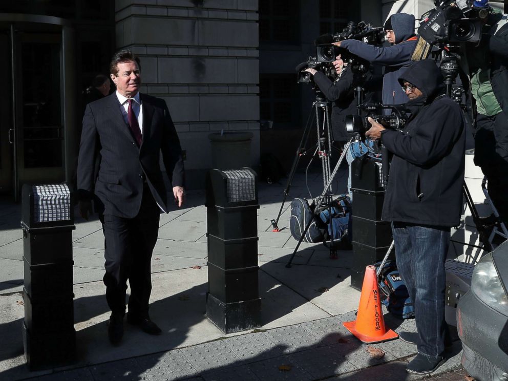 PHOTO: Former Trump campaign manager Paul Manafort leaves the Prettyman Federal Courthouse after a hearing, Dec. 11, 2017, in Washington, D.C.