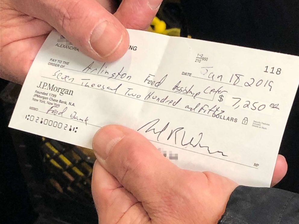 PHOTO: Sen. Mark Warner gave a check for $7250.00 to a food bank in Arlington, Va., after spending time passing out food to furloughed government workers and families in need, Jan. 18, 2019.