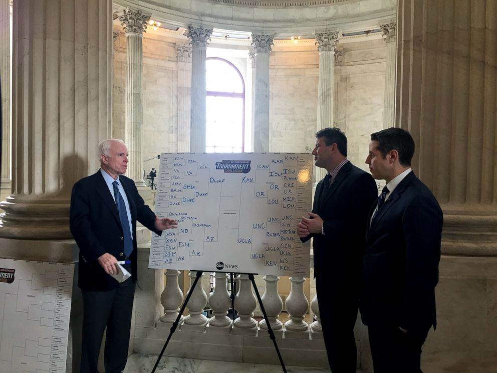 PHOTO: Sen. John McCain fills out his 2017 March Madness bracket with ABC News political director Rick Klein.