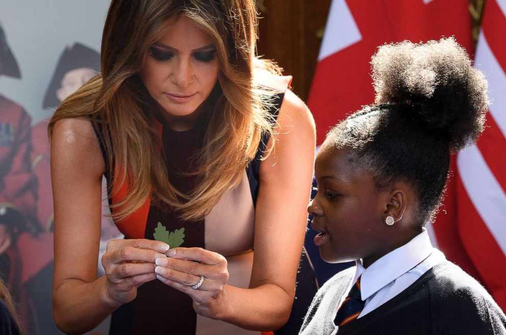 PHOTO: First lady Melania Trump makes Remembrance Day poppies with schoolchildren and British Army veterans, known as Chelsea Pensioners, at Royal Hospital Chelsea on July 13, 2018 in London.