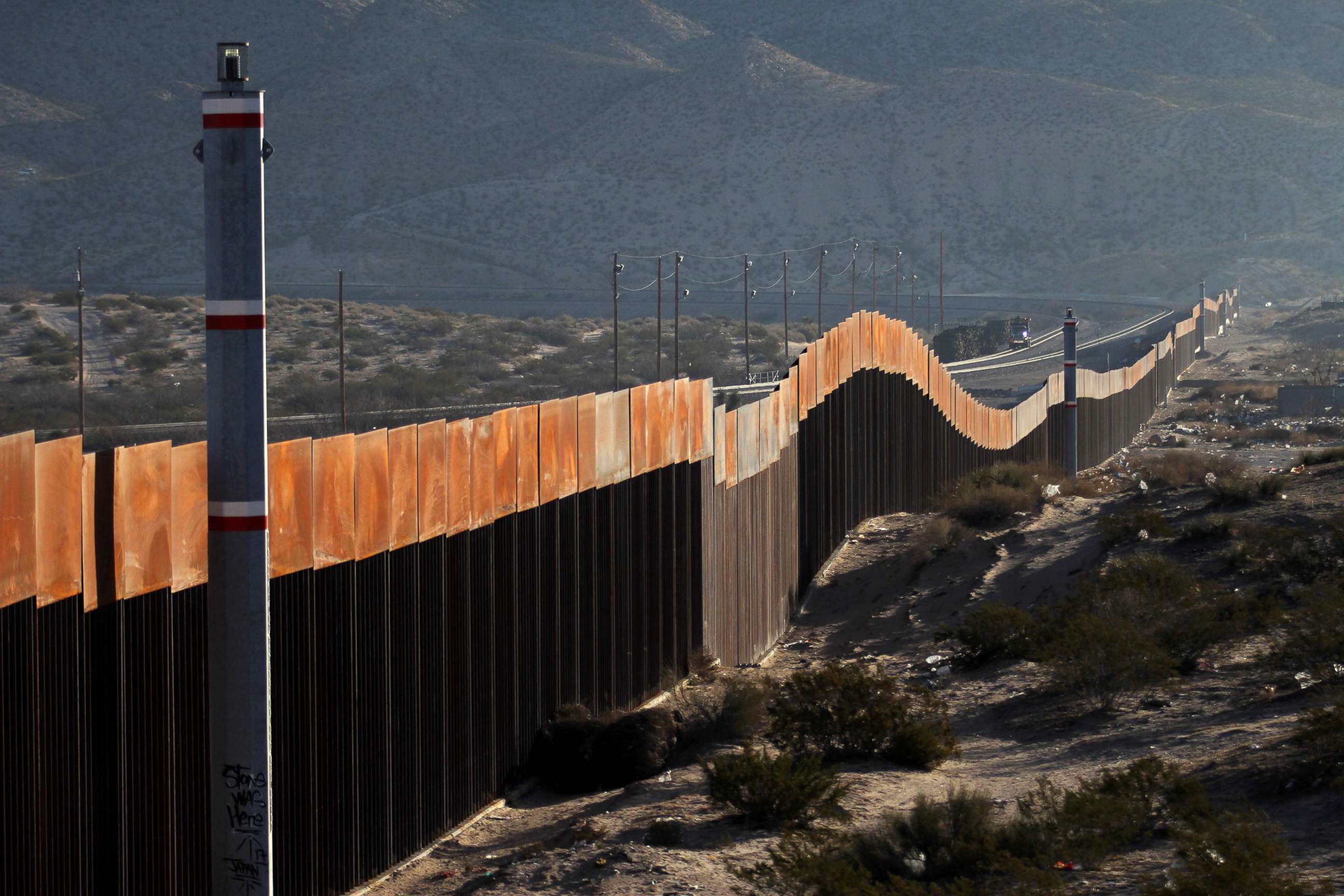 PHOTO: A view of the border wall between Mexico and the United States, in Ciudad Juarez, Chihuahua, Mexico, Jan. 19, 2018.