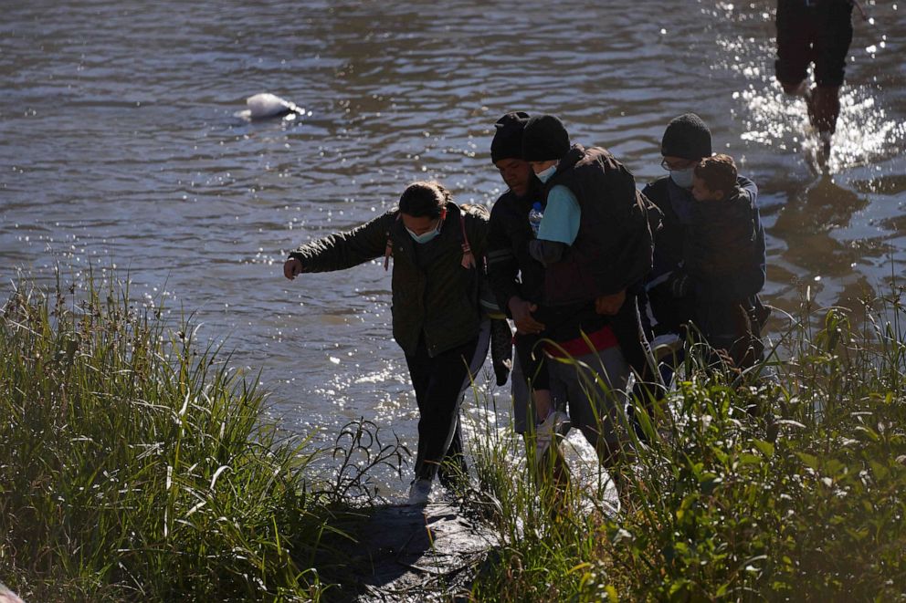 PHOTO: Migrants cross the Rio Grande from Mexico to the US in El Paso, Texas, on Dec. 22, 2022.