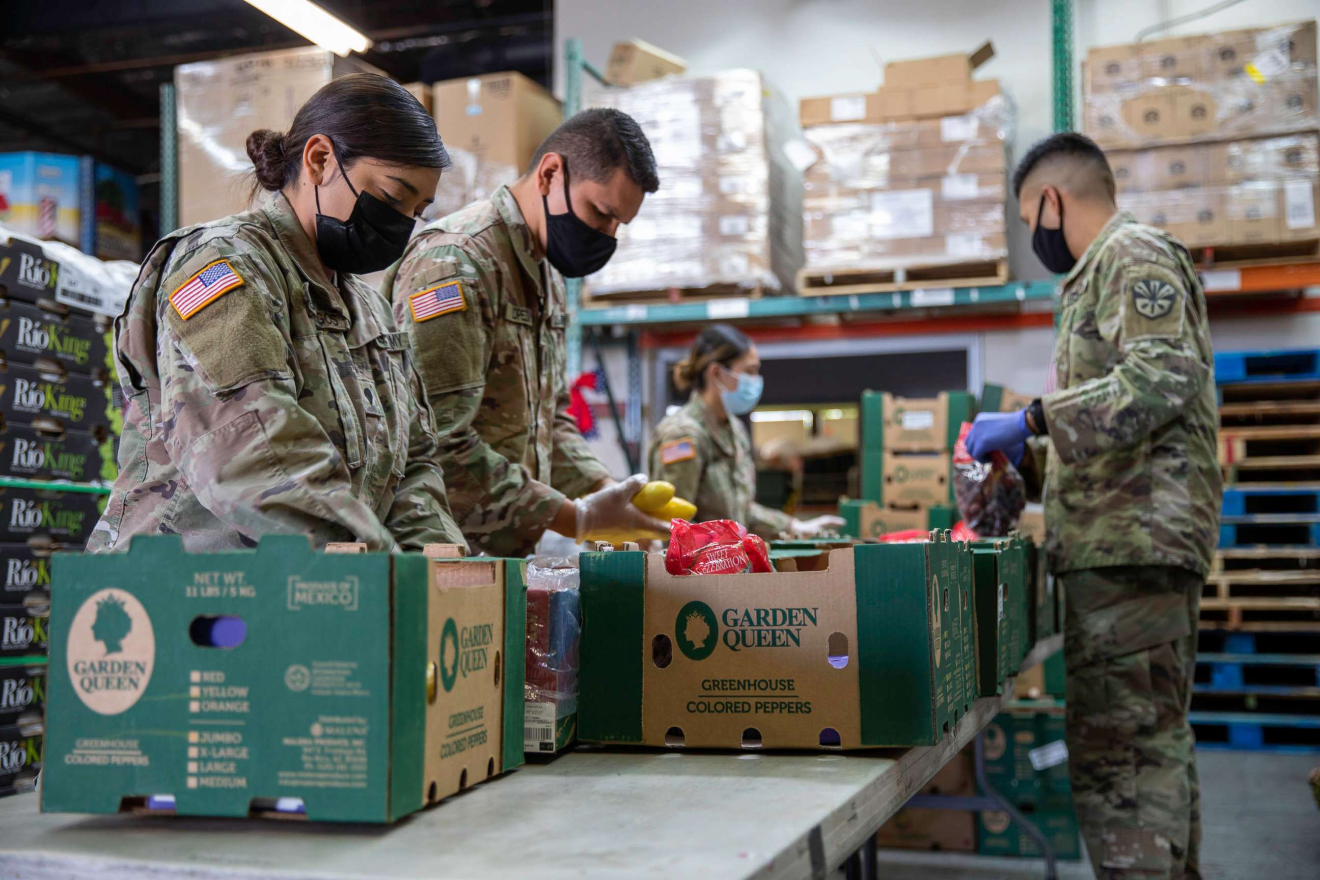 PHOTO: Soldiers with the Arizona National Guard load boxes with fresh produce at a local food bank in Phoenix, Ariz., May 21, 2021.