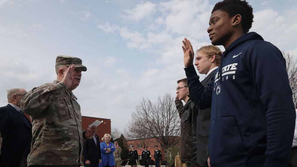 Military struggling to find new troops as fewer young Americans willing or able to serve