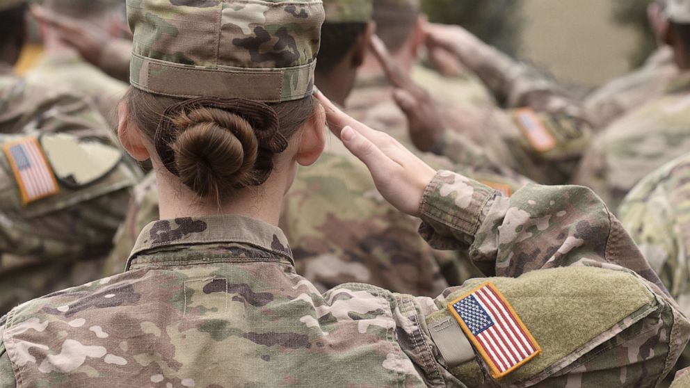 PHOTO: Female American soldiers salute in an undated stock image.