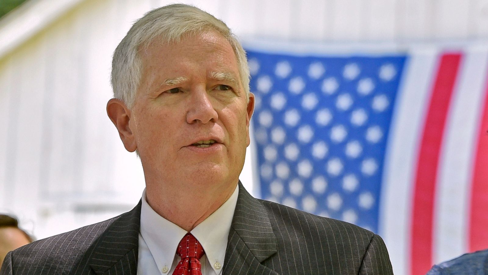 Gop Rep Mo Brooks Read Hitler S Mein Kampf On House Floor In Attempt To Criticize Democrats And The Press Abc News