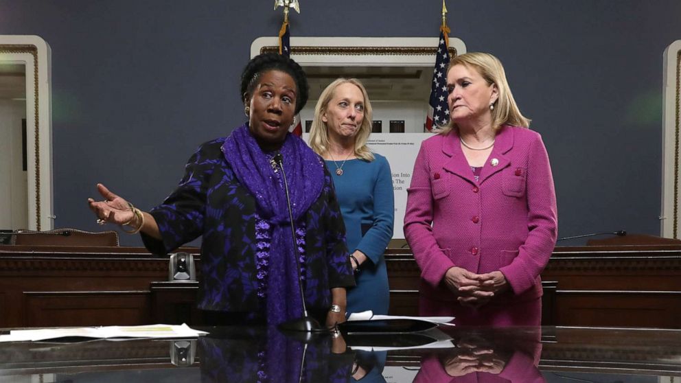 PHOTO: House Judiciary Committee members Rep. Shelia Jackson Lee,  Rep. Mary Gay Scanlon and Rep. Sylvia Garcia hold a news conference before the reading of all 448 pages of the Mueller Report in the Rules Committee hearing room, May 16, 2019.