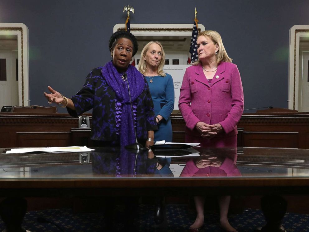 PHOTO: House Judiciary Committee members Rep. Shelia Jackson Lee, Rep. Mary Gay Scanlon and Rep. Sylvia Garcia hold a news conference before the reading of all 448 pages of the Mueller Report in the Rules Committee hearing room, May 16, 2019.