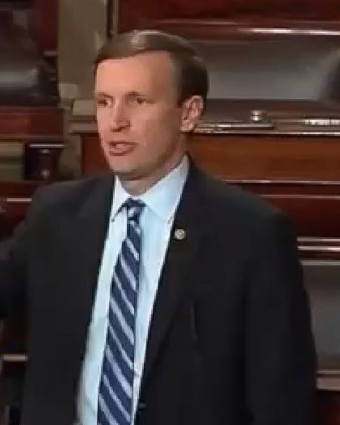 PHOTO: Sen. Chris Murphy, D-Conn. speaks on the floor of the Senate on Capitol Hill in Washington D.C., Wednesday, June 15, 2016, where he launched a filibuster demanding a vote on gun control measures. 