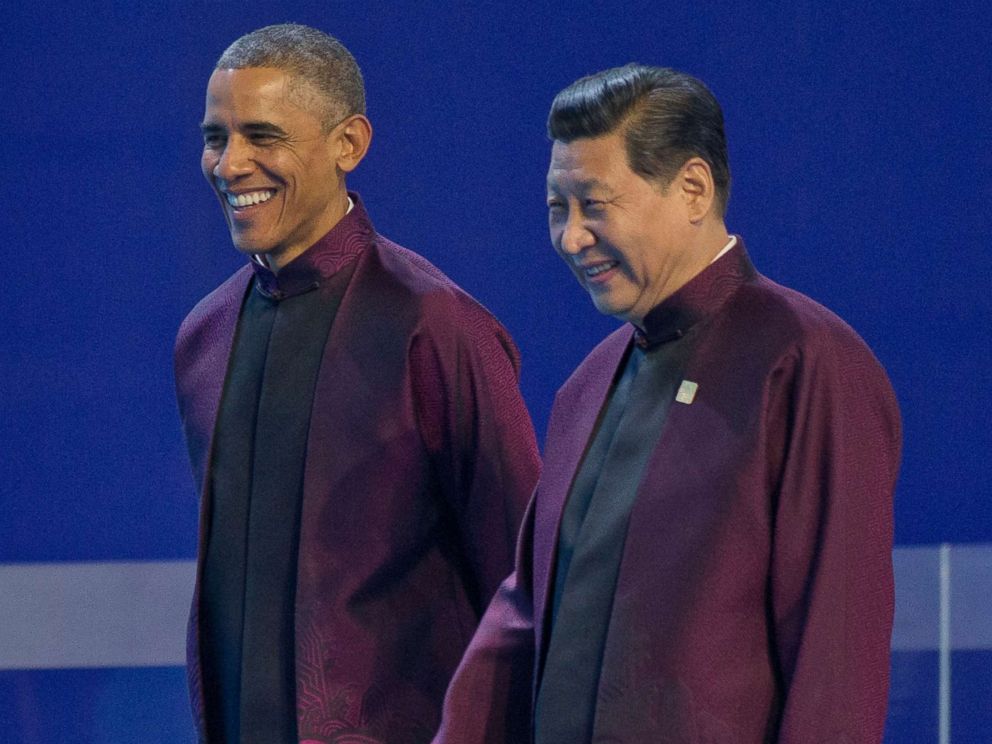 PHOTO: President Barack Obama, left, and Chinese President Xi Jinping walk during the Asia-Pacific Economic Cooperation (APEC) Summit family photo, Nov. 10, 2014 in Beijing.