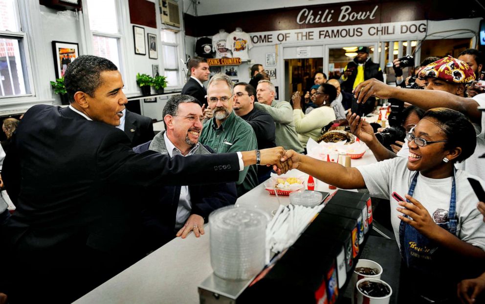 PHOTO: In this Jan. 10, 2009, file photo, President elect Barack Obama meets DC Mayor Adrian Fenty for lunch at a DC institution, Ben's Chili Bowl.