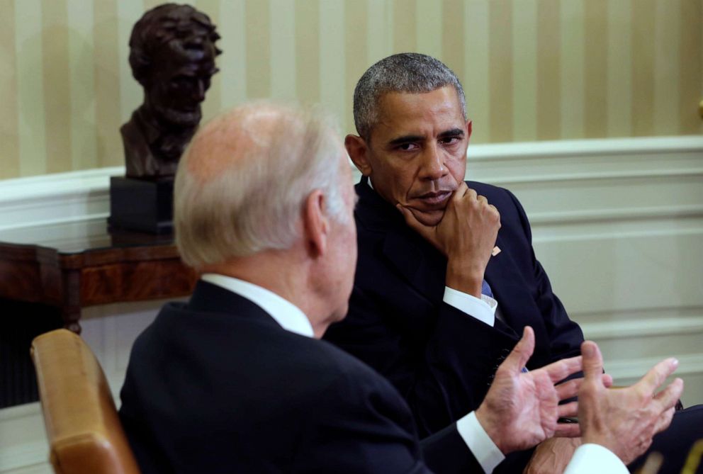 PHOTO: President Barack Obama listens to Vice President Joe Biden in the Oval Office, Oct. 17, 2016.