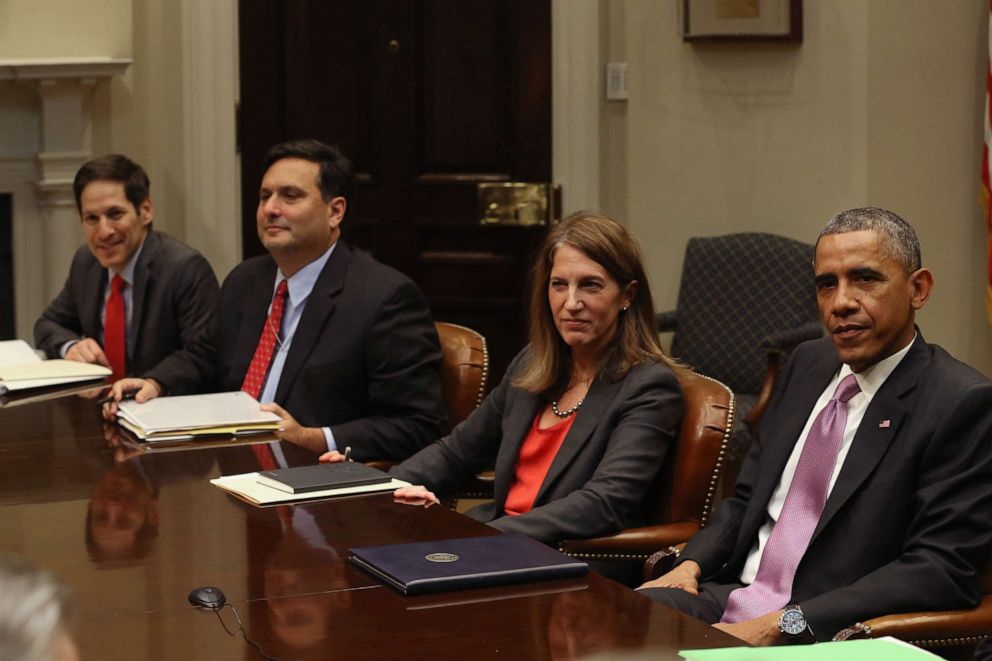 PHOTO: President Barack Obama, right, during meeting with his national security and public health teams in the Roosevelt Room at the White House, Nov. 4, 2014, in Washington.