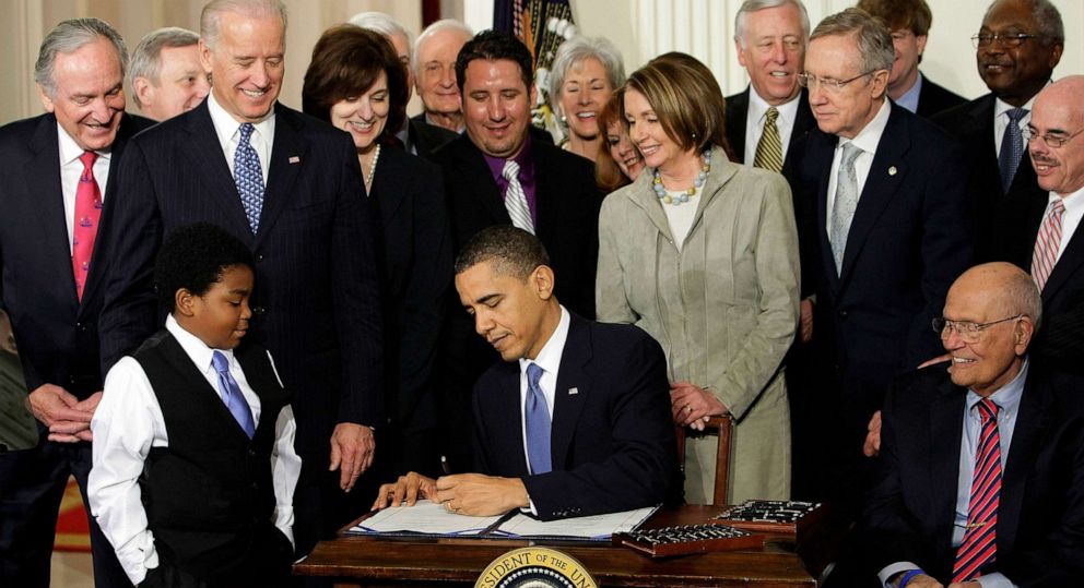 PHOTO: In this March 23, 2010, file photo, President Barack Obama signs the health care bill in the East Room of the White House in Washington, D.C.