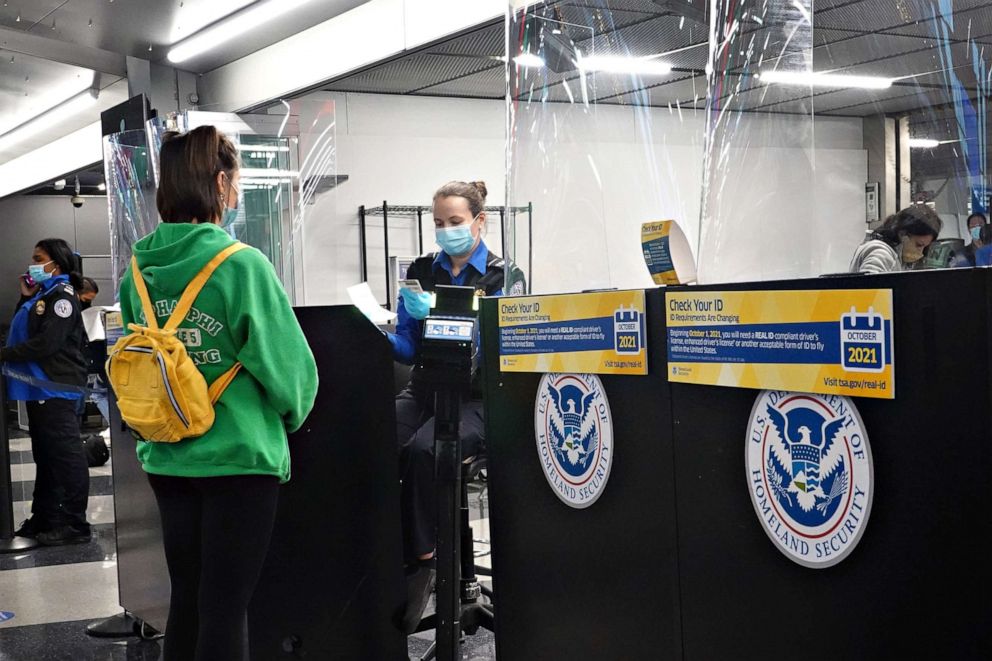 PHOTO: Travelers check in with TSA at O'Hare International Airport on Nov. 25, 2020, in Chicago.