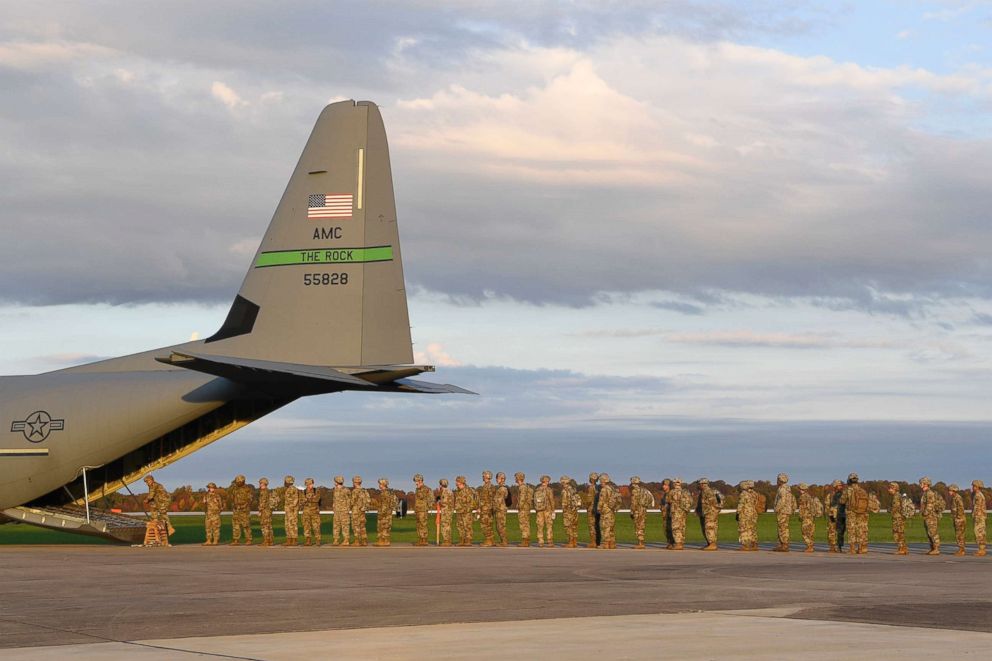 PHOTO: Soldiers badist the US Department of Homeland Security along the southwestern border aboard a Super Hercules C-130J Air Force at Fort Knox , Ky., October 30, 2018.