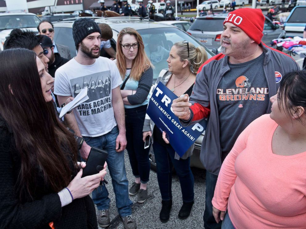 PHOTO: People of opposing political views talk in a parking lot after a Trump rally at the International Exposition Center on March 12, 2016 in Cleveland, Ohio.