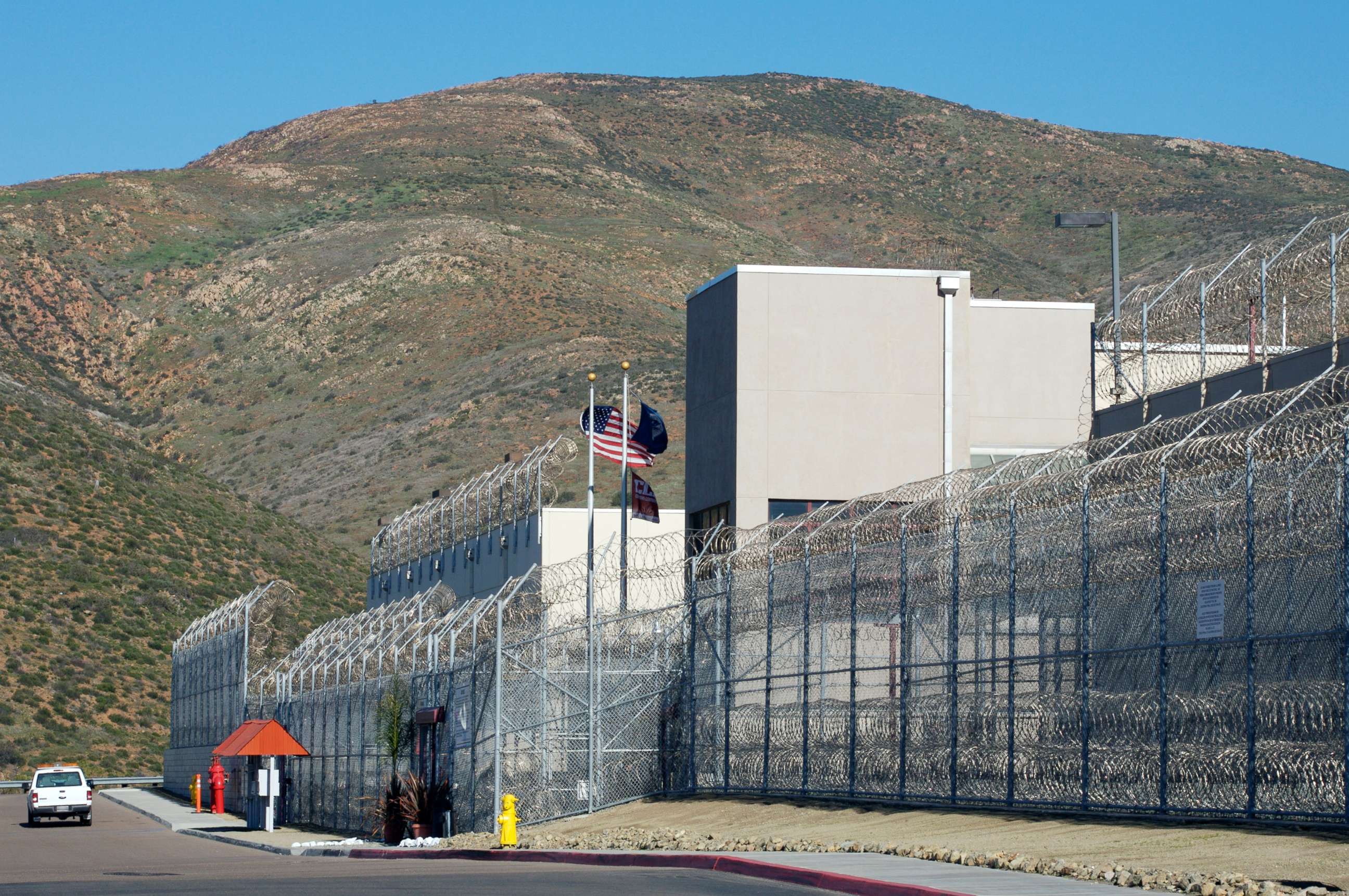 PHOTO: SLUG: NA/CITIZEN1 
DATE:   1/23/08 
PHOTOG:  Sarah L. Voisin LOCATION:  San Diego, CA NEG NUMBER:  197420 
CAPTION:  The Otay Mesa Detention Center.
StaffPhoto imported to Merlin on  Thu May  1 19:33:10 2008