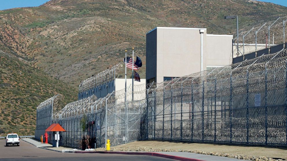 PHOTO: SLUG: NA/CITIZEN1
DATE: 1/23/08
PHOTOG: Sarah L. Voisin LOCATION: San Diego, CA NEG NUMBER: 197420
CAPTION: The Otay Mesa Detention Center.
StaffPhoto imported to Merlin on Thu May 1 19:33:10 2008