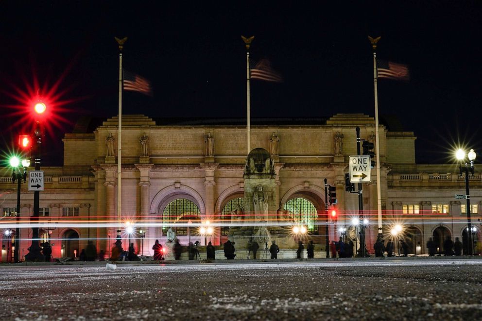 PHOTO: Birdwatchers line up in front of Union Station in Washington, D.C., Jan. 7, 2022.