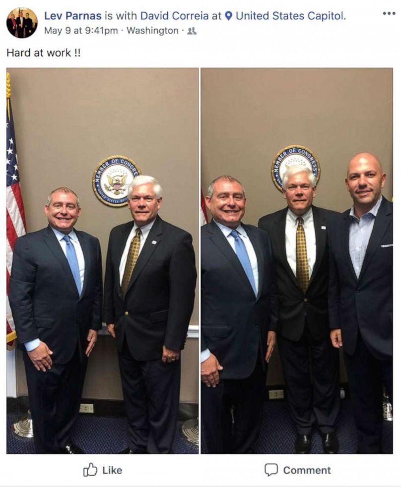 FOTO: Esta captura de pantalla de Facebook proporcionada por The Campaign Legal Center, muestra desde la izquierda, Lev Parnas con el ex representante Pete Sessions. En la foto de la derecha, Lev Parnas, ex representante Pete Sessions, y David Correia, en Washington, DC, publicaron el 9 de mayo de 2018.