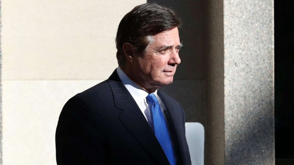 PHOTO: Paul Manafort walks from Federal District Court in Washington, Oct. 30, 2017.