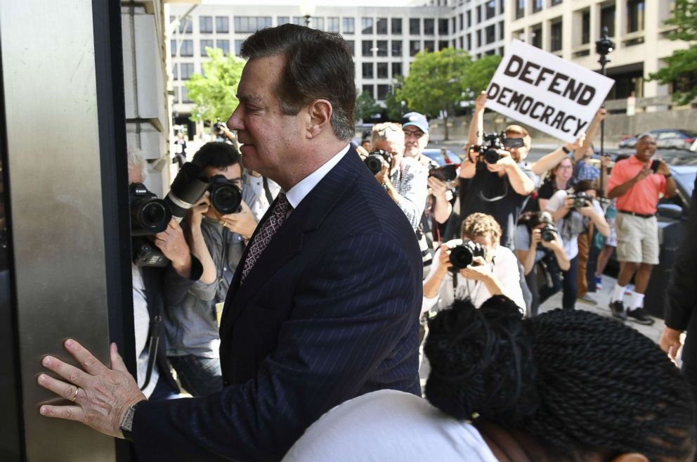 PHOTO: Paul Manafort arrives for a hearing at U.S. District Court on June 15, 2018 in Washington, D.C.