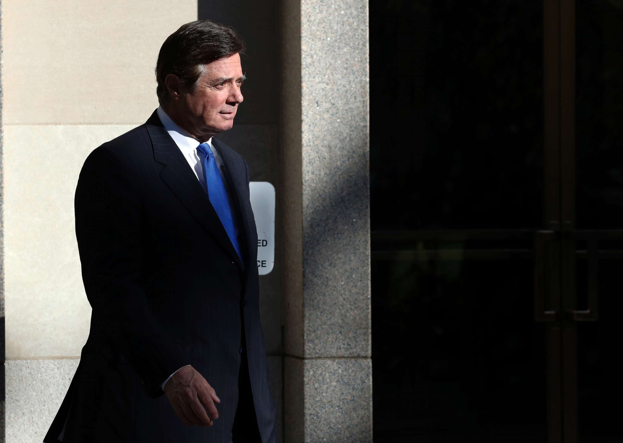 PHOTO: Paul Manafort walks from Federal District Court in Washington, D.C., Oct. 30, 2017.