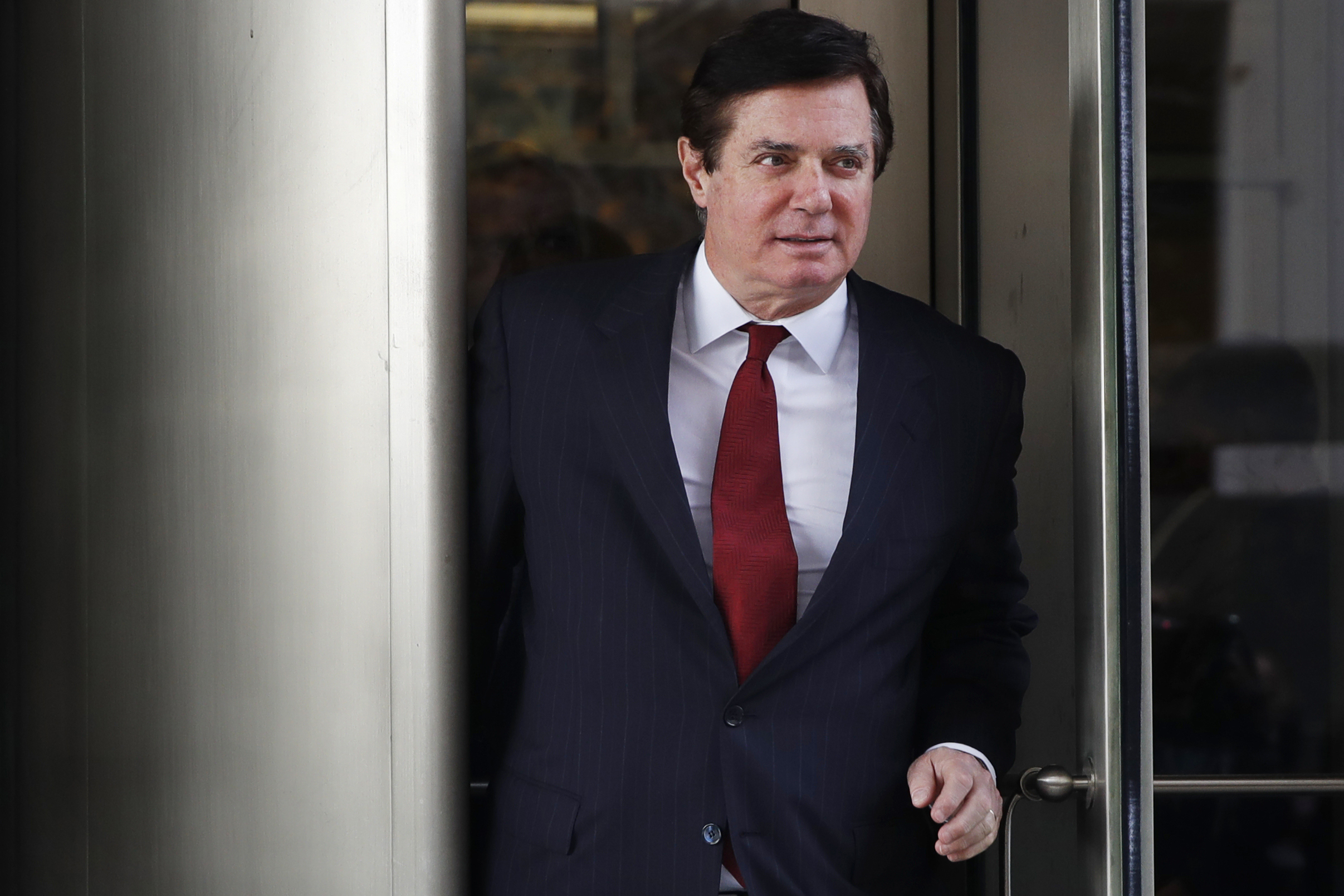 PHOTO: Paul Manafort, President Donald Trump's former campaign chairman, leaves the federal courthouse, Nov. 6, 2017, in Washington.