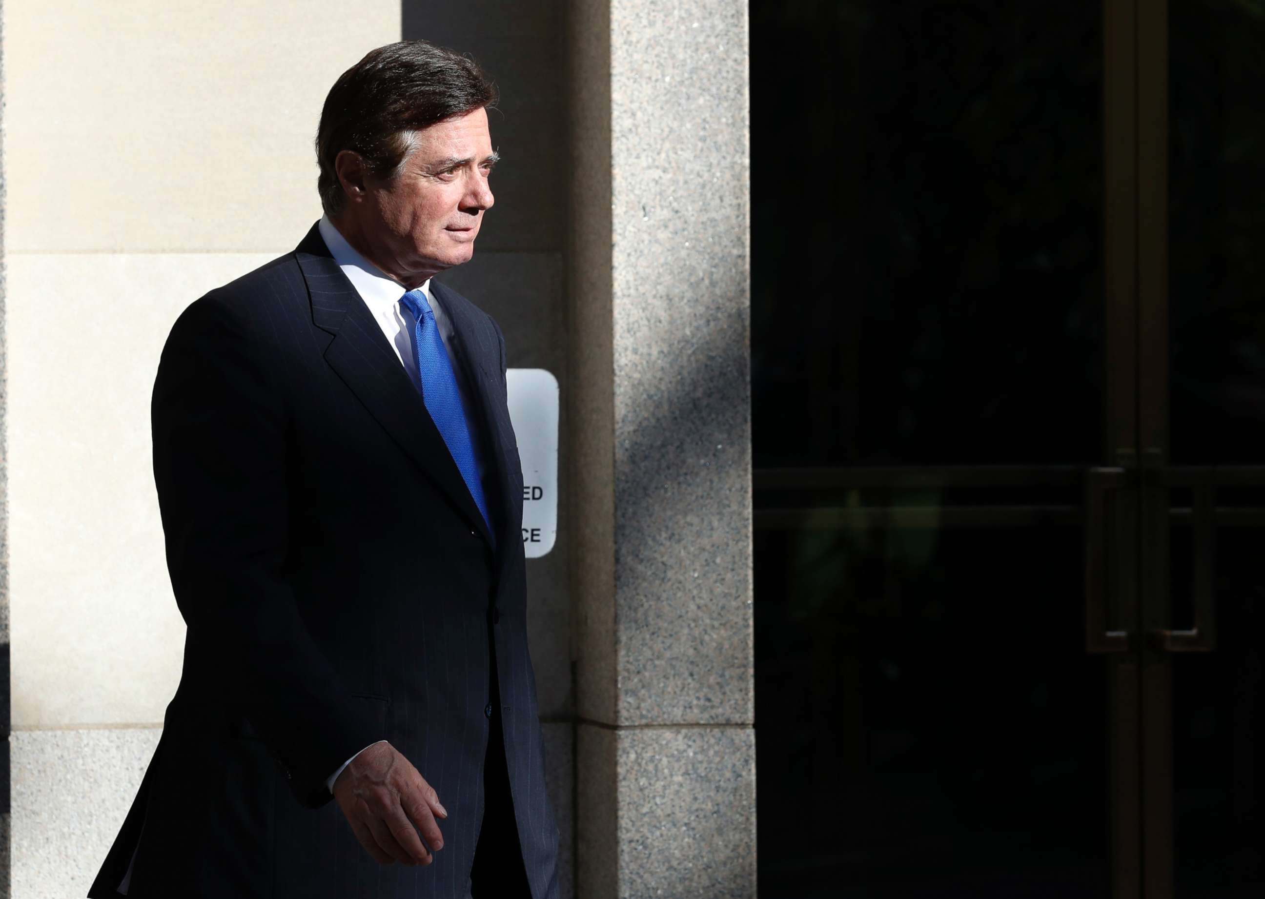 PHOTO: Paul Manafort walks from Federal District Court in Washington, Oct. 30, 2017. 