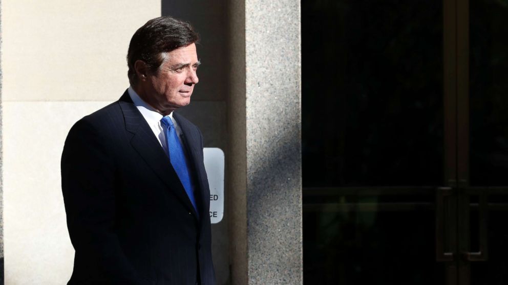 PHOTO: Paul Manafort walks from Federal District Court in Washington, Oct. 30, 2017.