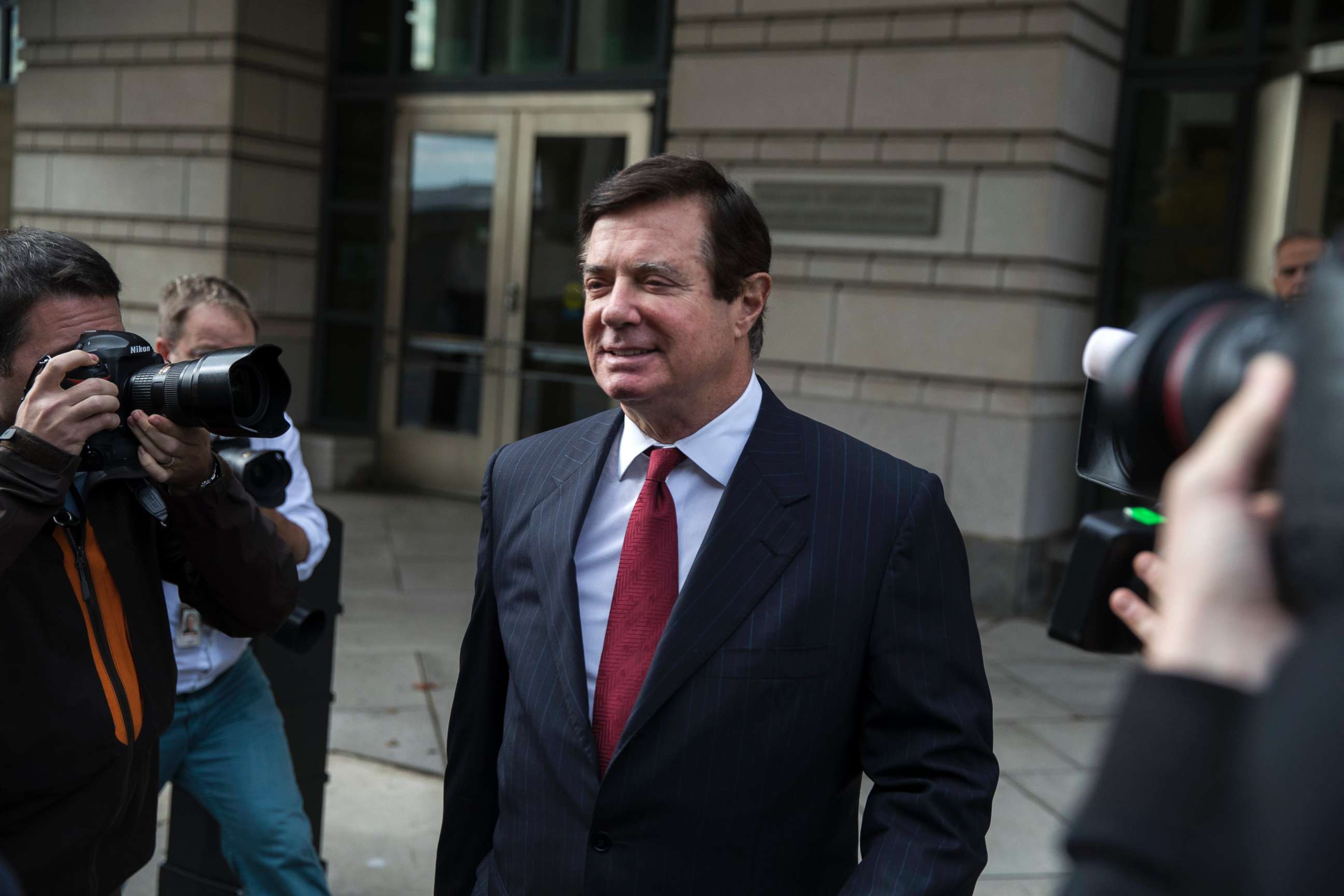 PHOTO: Former Trump Campaign Manager Paul Manafort walks to a car after a bond hearing at the E. Barrett Prettyman Federal Courthouse in Washington, Nov. 6,  2017.