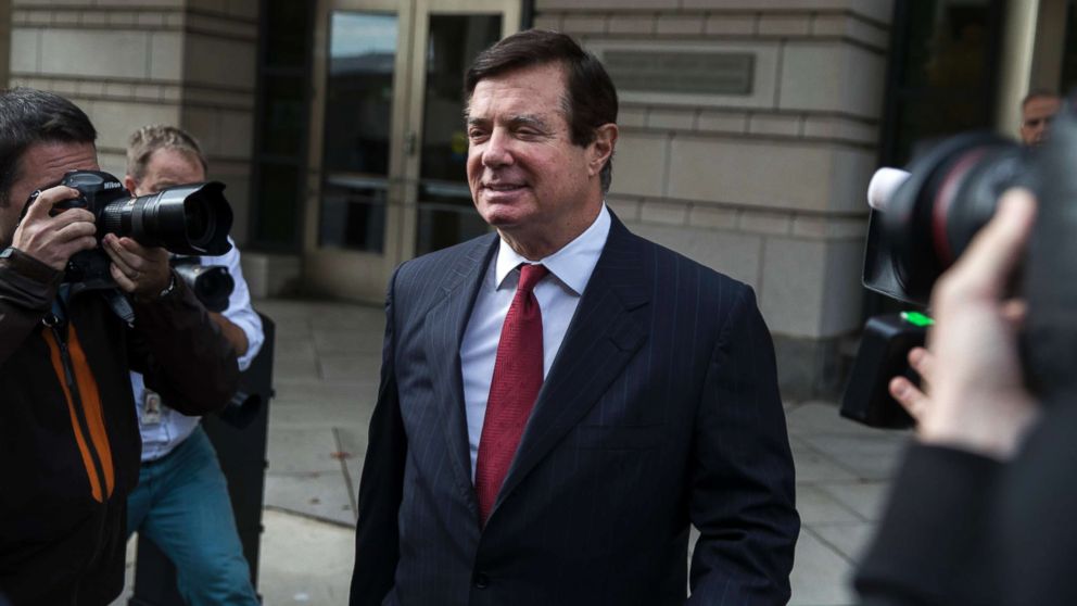 PHOTO: Former Trump Campaign Manager Paul Manafort walks to a car after a bond hearing at the E. Barrett Prettyman Federal Courthouse in Washington, Nov. 6,  2017.