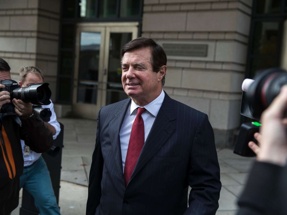 PHOTO: Former Trump Campaign Manager Paul Manafort walks to a car after a bond hearing at the E. Barrett Prettyman Federal Courthouse in Washington, Nov. 6, 2017.