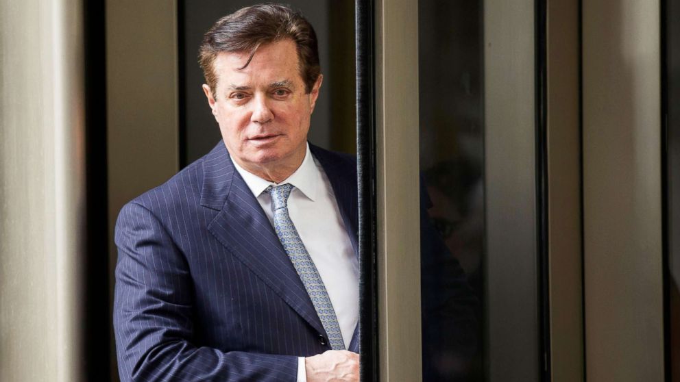 PHOTO: Former Trump campaign chairman Paul Manafort departs the federal court house after a status hearing in Washington, D.C. on Feb. 14, 2018.