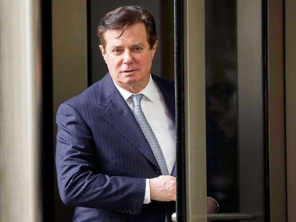 PHOTO: Former Trump campaign chairman Paul Manafort departs the federal court house after a status hearing in Washington, D.C., Feb. 14, 2018.