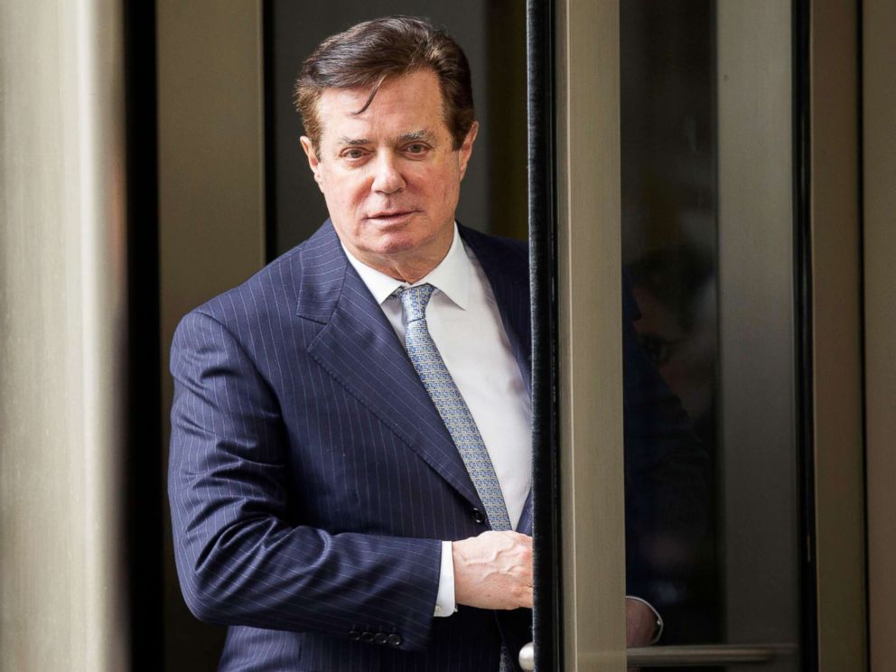 PHOTO: Former Trump campaign chairman Paul Manafort departs the federal court house after a status hearing in Washington, D.C. on Feb. 14, 2018.