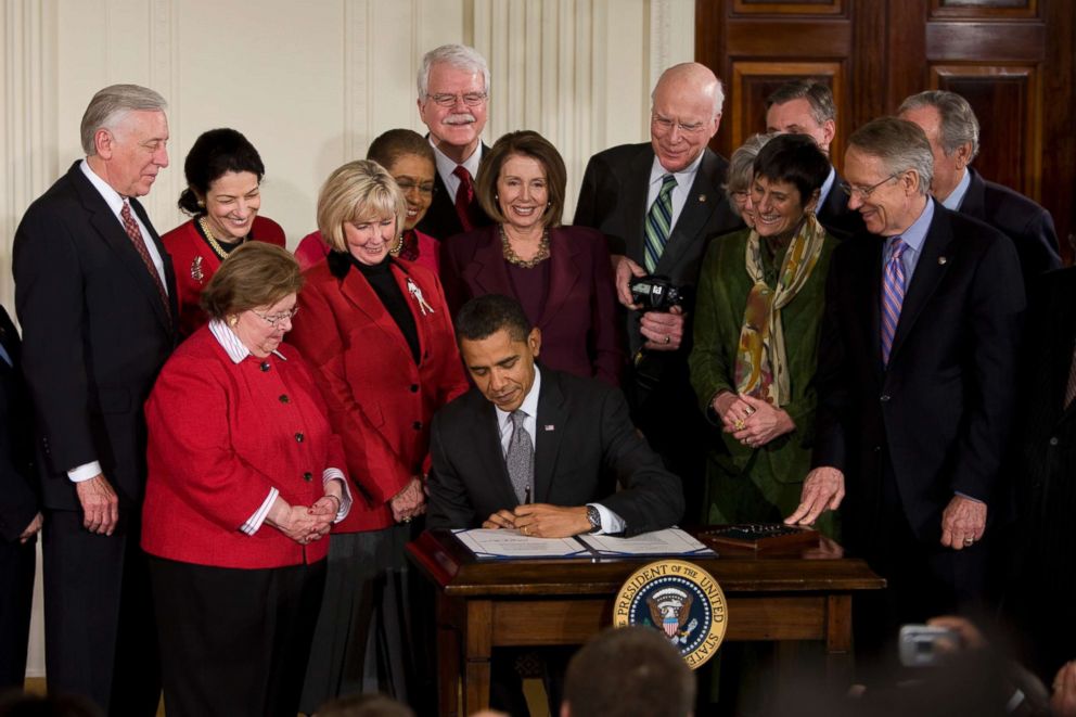 PHOTO: Surrounded by members of Congress, President Barack Obama signs the Lilly Ledbetter Fair Pay Act while Lilly Ledbetter stands to the left of Obama, Jan. 29, 2009, in the East Room at the White House in Washington.