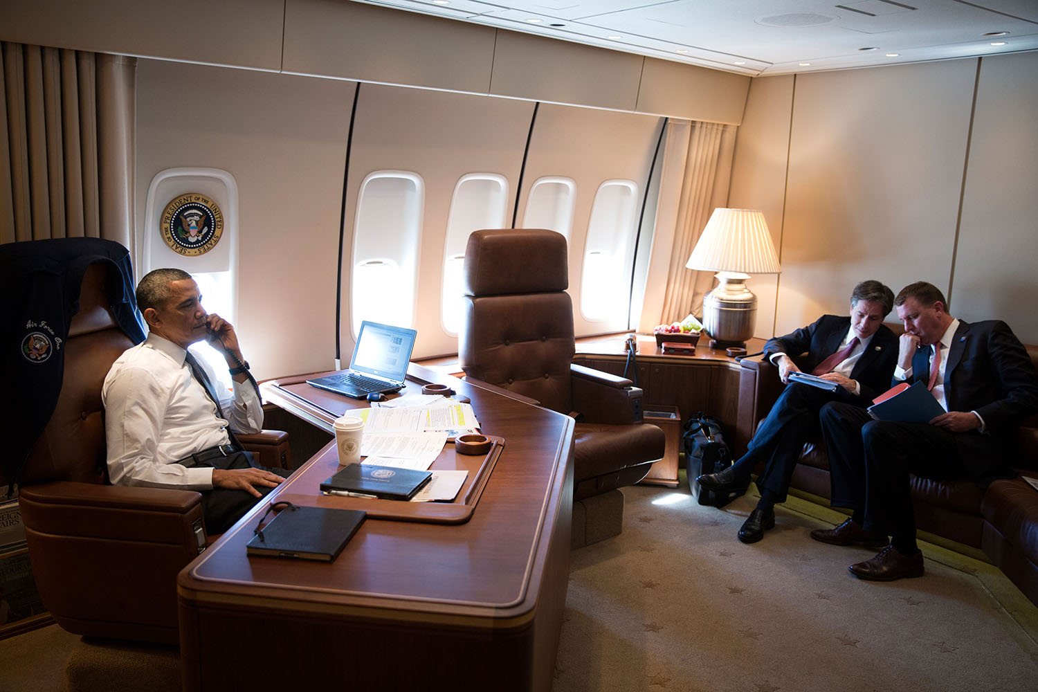 PHOTO: President Barack Obama talks on the phone with Israeli Prime Minister Benjamin Netanyahu aboard Air Force One en route to New Orleans, La., Nov. 8, 2013. 